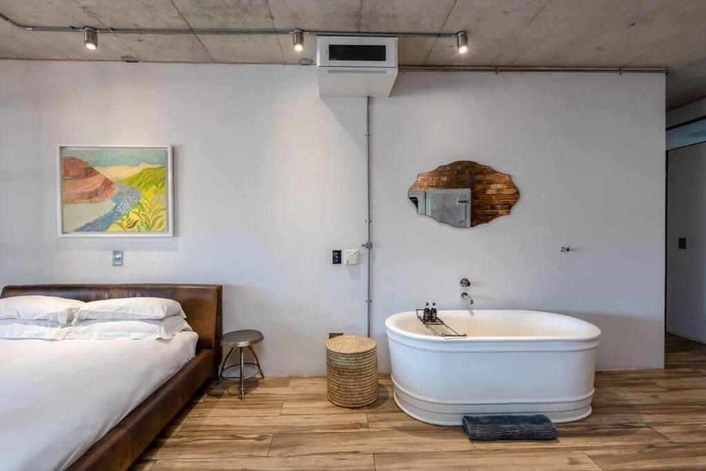 Trendy Loft Near The Waterfront And Cbd
