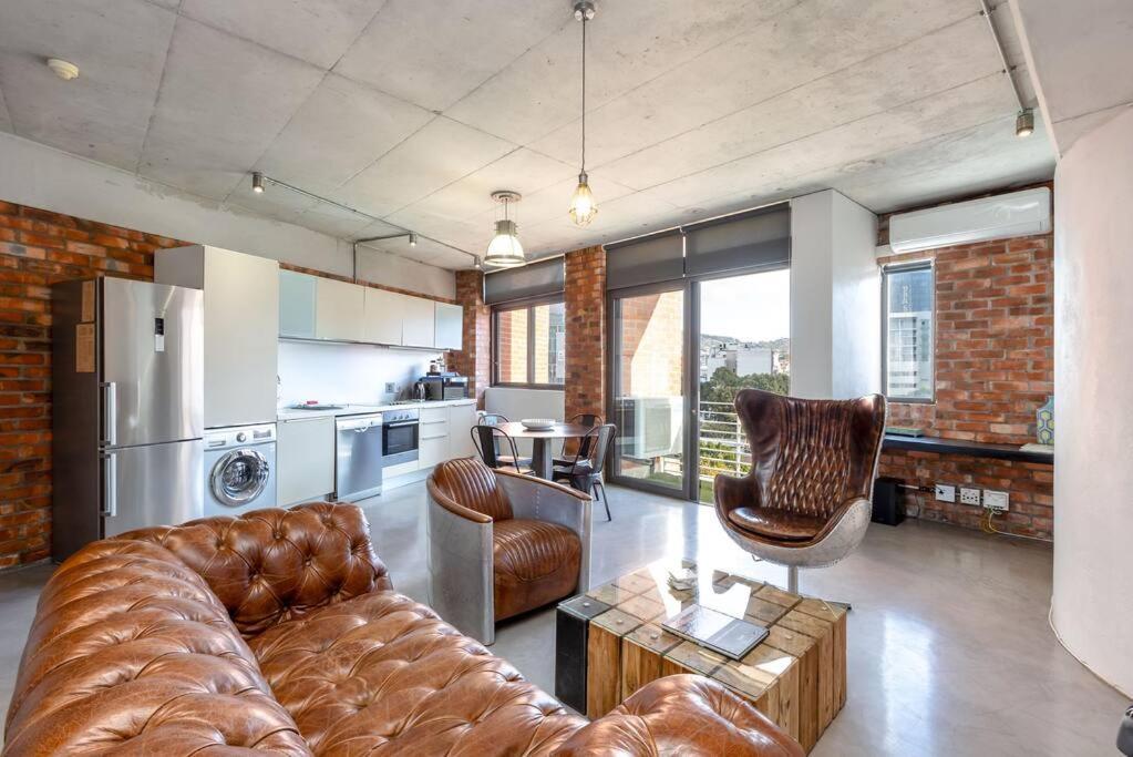 Trendy Loft Near The Waterfront And Cbd *