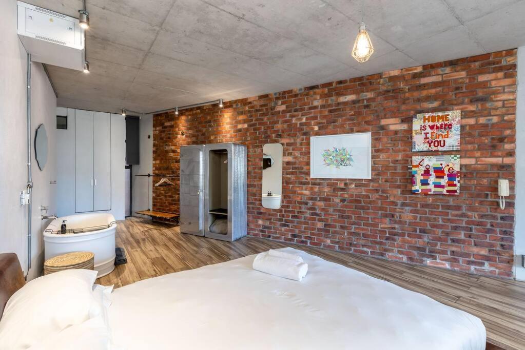 Trendy Loft Near The Waterfront And Cbd