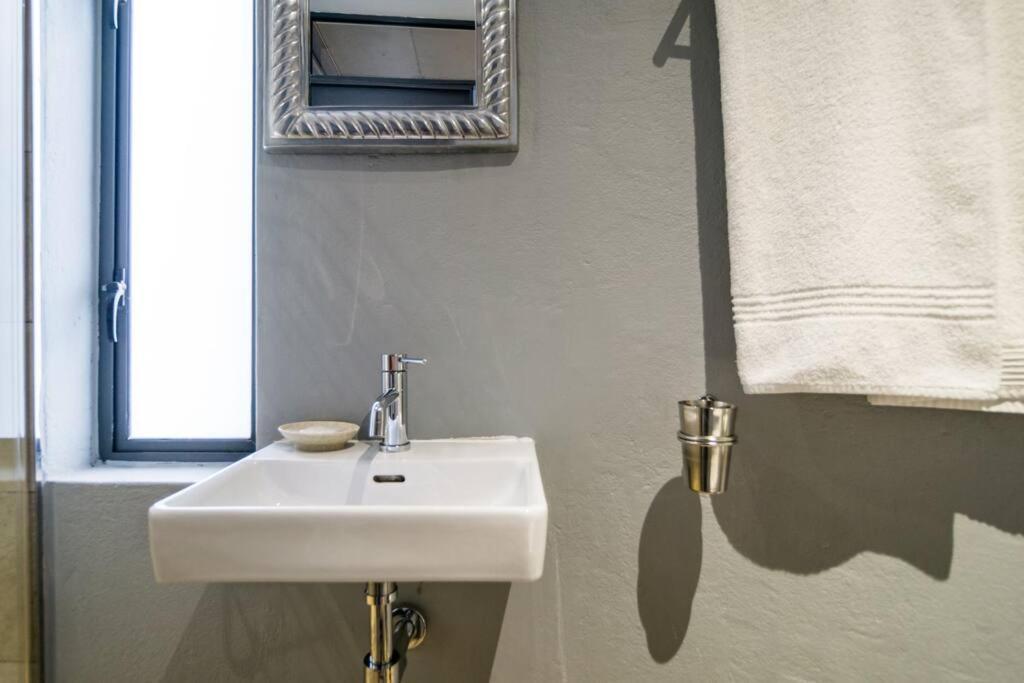 Trendy Loft Near The Waterfront And Cbd Apartment