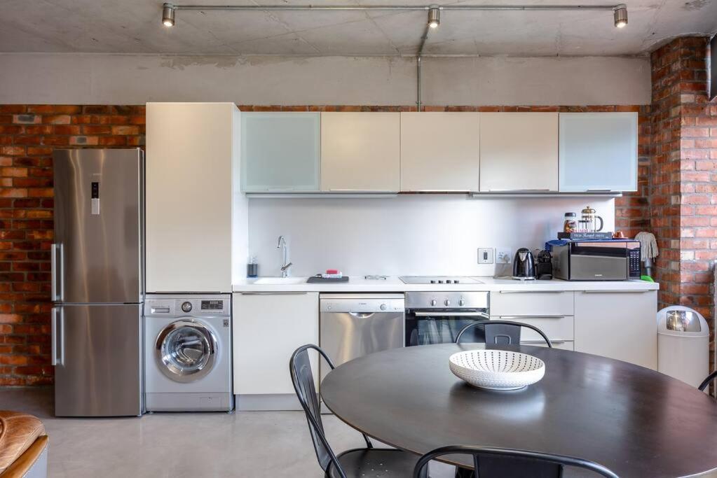 Trendy Loft Near The Waterfront And Cbd *