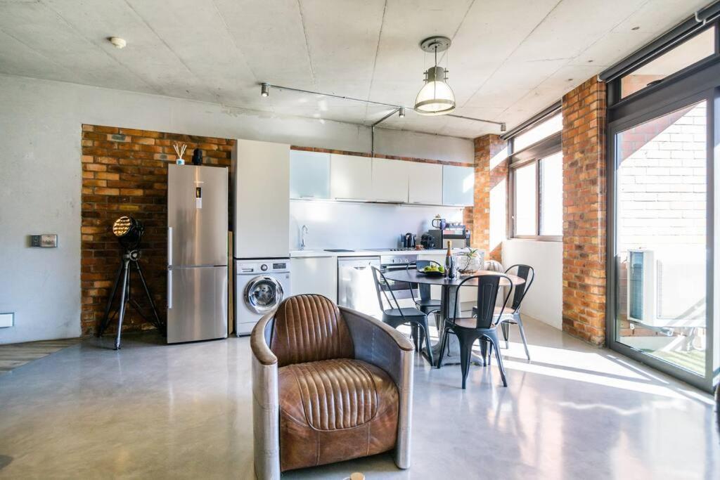 Apartment Trendy Loft Near The Waterfront And Cbd