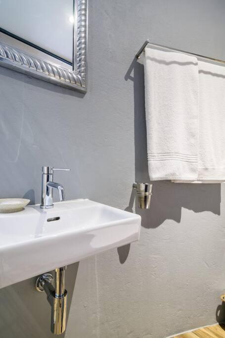 Apartment Trendy Loft Near The Waterfront And Cbd Kapstadt